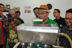 Cagub Jabar, Ridwan Kamil saat brkunjung ke rumah produksi Jenifer.
